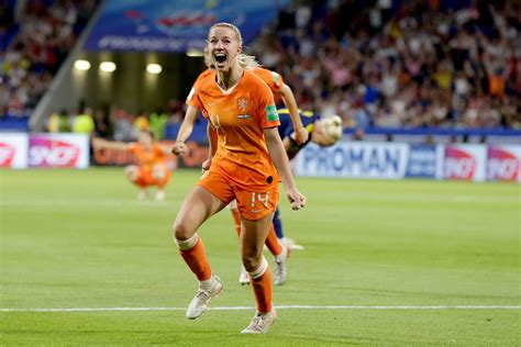netherlands 1 0 sweden dutch advance to first ever women s world cup