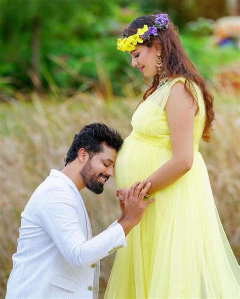 Cute Pictures Geetha Madhuri And Nandu Embrace The Former’s Pregnancy