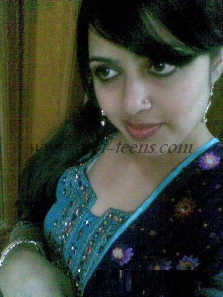 Naked Desi Girls Hot And Sexy Desi Girl Exposing Her Tits To Bf