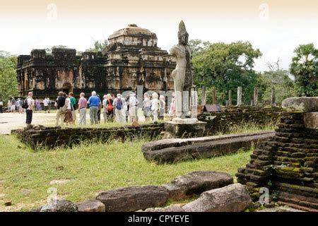 ruins  thuparama gedige  dalada maluva quadrangle polonnaruwa stock photo  alamy