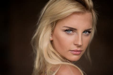 Download 2048x1367 Blonde Face Portrait Women Model