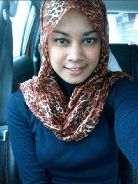 wanita 1melayu on abayas hijabs and indonesia