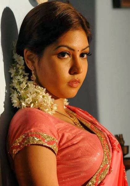 Telugu Actress Komal Jha Latest Hot Sexy Saree Photos