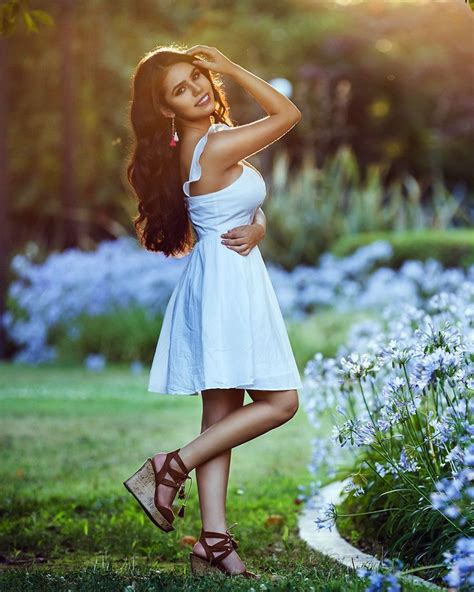 girl in a white dress photography ideas portrait