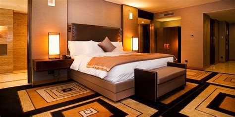 minute hotel deals   travelzoo