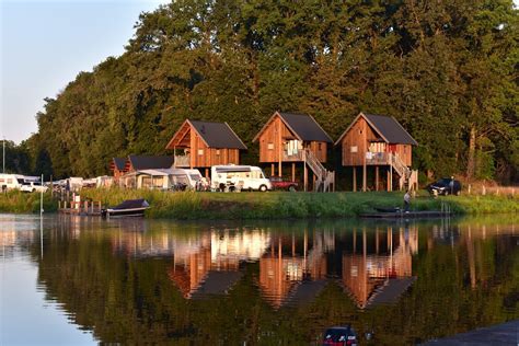 sterren camping gelegen op een eiland