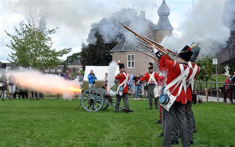 garnizoensdagen coevorden schuiven jaartje op kanonnen bij het kasteel knallen pas