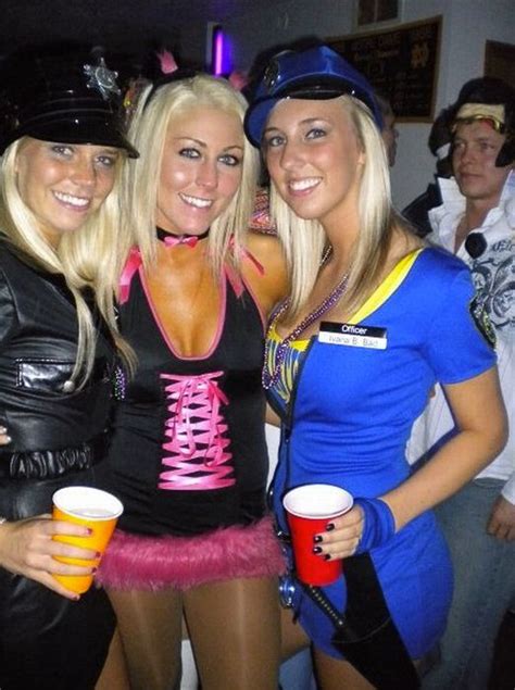 college girls at halloween parties 98 pics