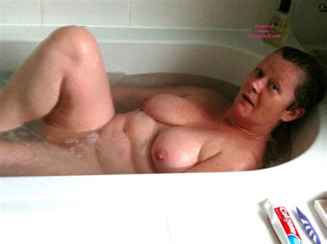 nude wife bath time fun april 2012 voyeur web