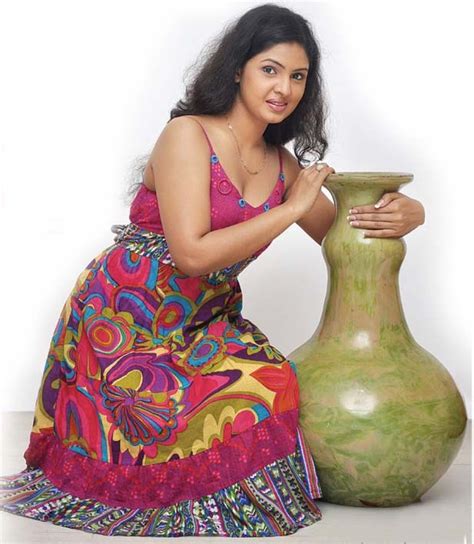 stills of top sri lankan actress dulani anuradha ~ top