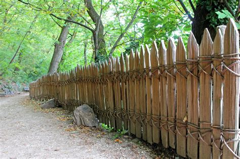 wooden fence designs  lend  rustic    garden