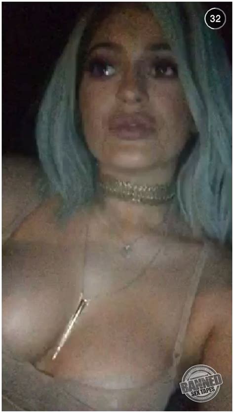 kylie jenner absolutely naked at