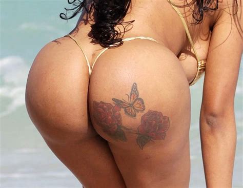 Porn Star Moriah Mills Showed Big Ass And Tits In Bikini