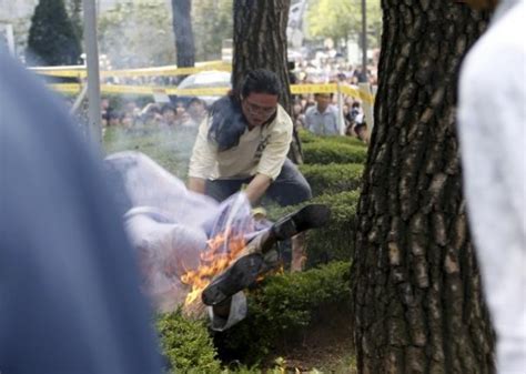 south korean 80 sets himself on fire in anti japan
