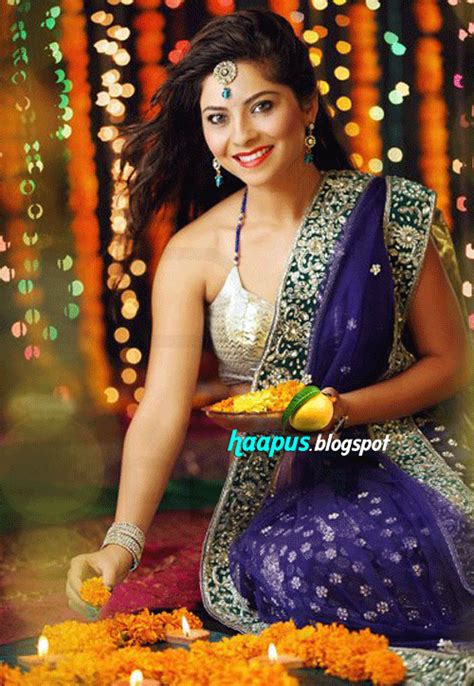 sonalee kulkarni in blue saree sleeveless blouse cute marathi actresses bollywood hollywood