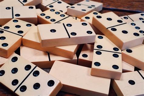 play dominoes    infos