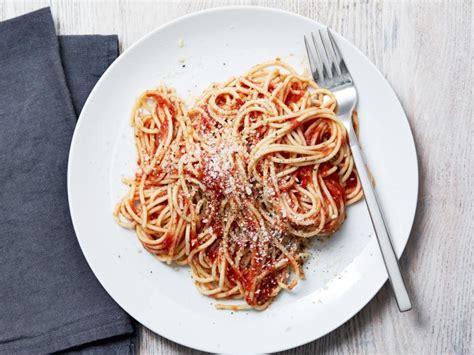 Quick And Easy Spaghetti With Marinara Sauce Recipe Food Network