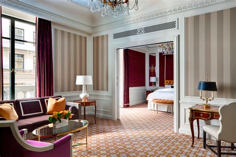 manhattan luxury suites  york city hotel rooms  st regis  york