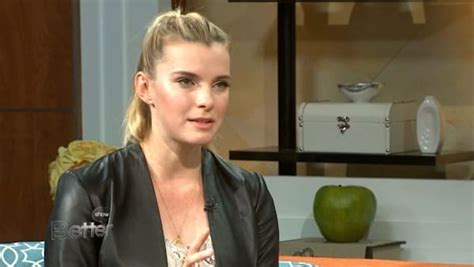 Betty Gilpin From Nurse Jackie Answers Fan S Facebook