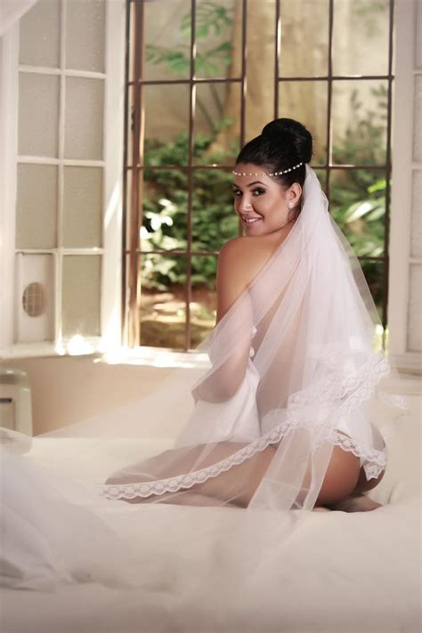 25 bridal boudoir photos that are as sultry as they are sweet huffpost