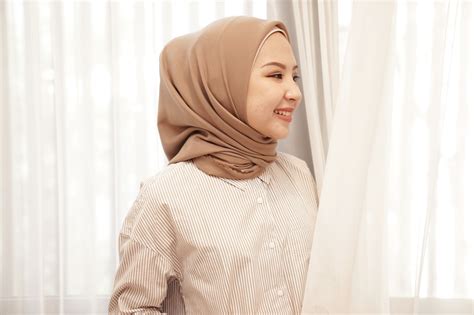 7 Tutorial Hijab Segi Empat Simple Dan Cantik Untuk Dipakai Sehari Hari