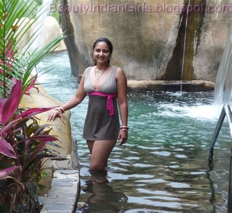 Beauty Indian Girls Very Bold Indian Bhabhi Wet In Pond Water