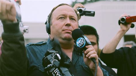 Conspiracy Theorist Alex Jones Apologizes For Promoting Pizzagate
