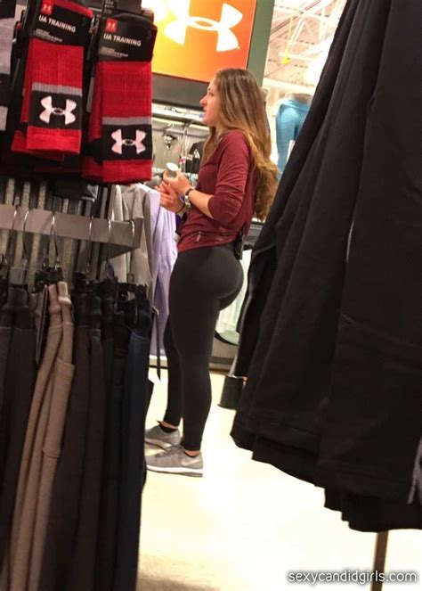 Sexy Sales Woman Yoga Pants Creepshot – Sexy Candid Girls