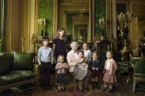 queen    majesty pictured proudly  youngest members  royal family