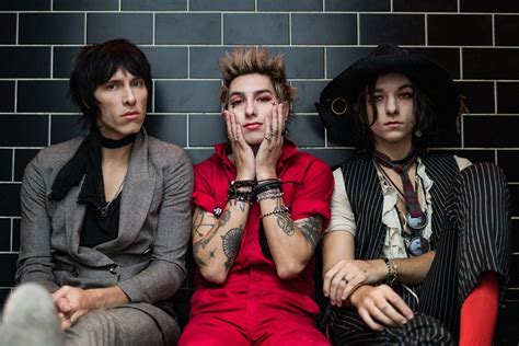 palaye royale  glam canadians picking    chemical romance