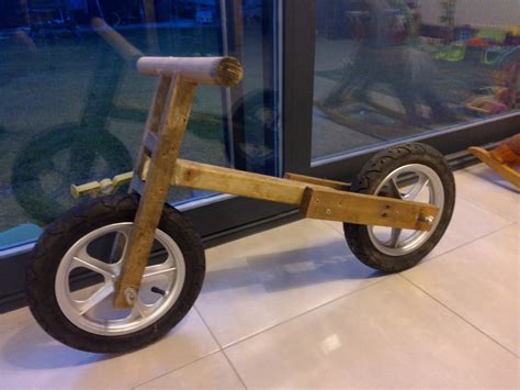 bicky en zijn fietsen zelfbouw houten loopfietsje