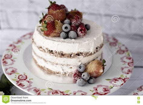 naked cake with caramelized fruits strawberries