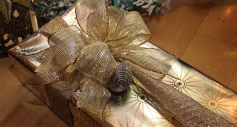 Gift Wrapping Videos   San Diego Interior Designers