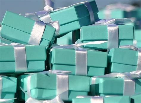 love those little blue boxes tiffany and co bleu tiffany verde
