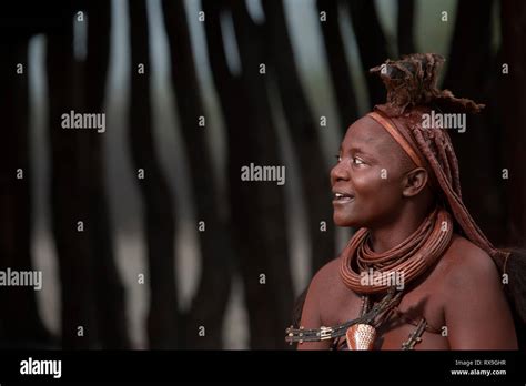 Himba Woman In Namibia Stockfotos Und Bilder Kaufen Alamy