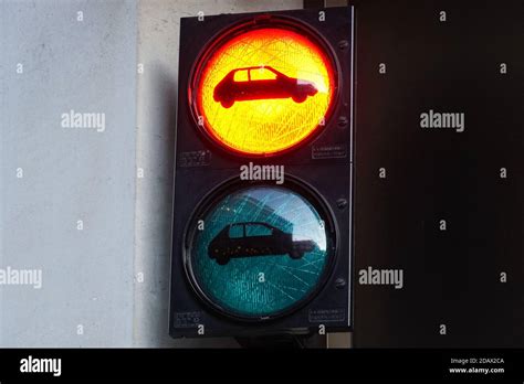 red light traffic signal uk  res stock photography  images alamy