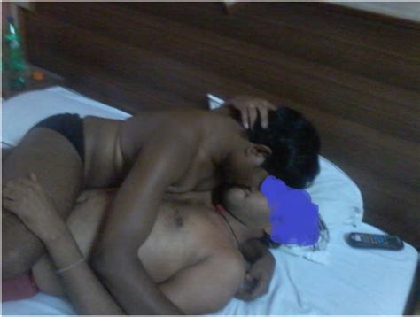 kissing indian gay site
