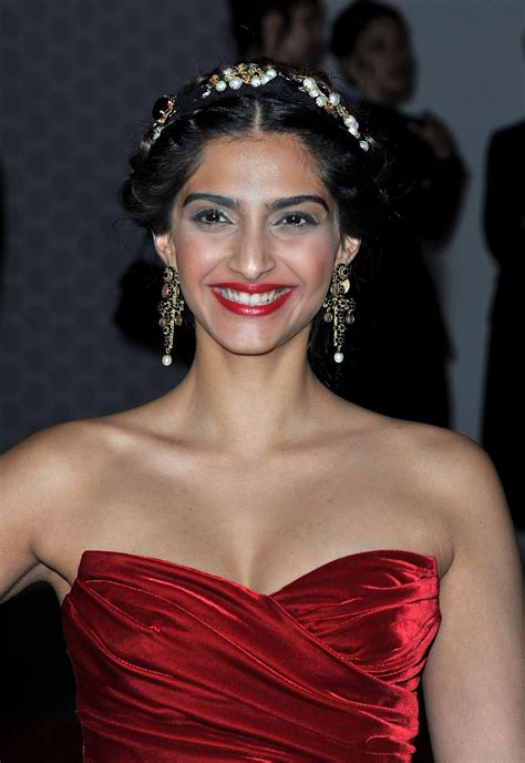 High Quality Bollywood Celebrity Pictures Sonam Kapoor