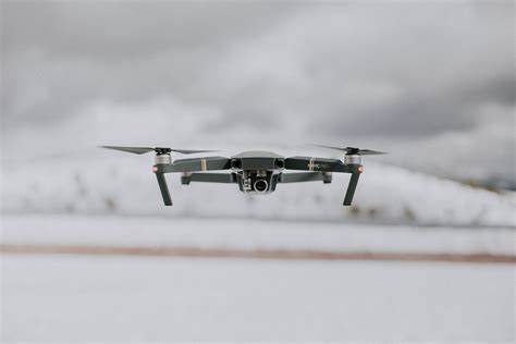 photo flying dji mavic pro drone