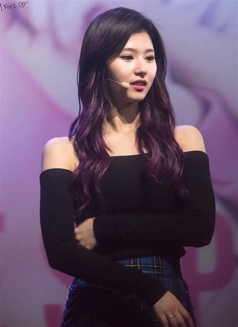 6 amazing pictures of sana s sexy shoulder outfit koreaboo