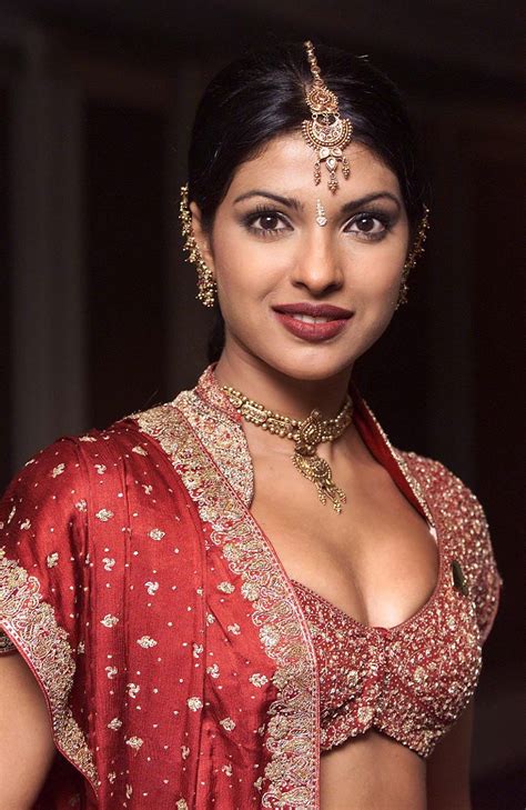 high quality bollywood celebrity pictures priyanka chopra hottest cleavage show in saree