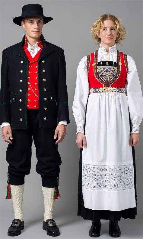 Pin By 🐟安🐟😊☁️😊💕 On 北欧服饰 Norwegian Clothing Traditional Outfits