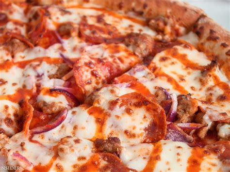 We Tried Papa Johns New Sriracha Meats Pizza And 2 Other New Menu Items
