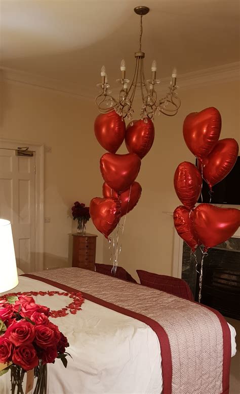 Large Romantic T Red Heart Balloons 8 Pack