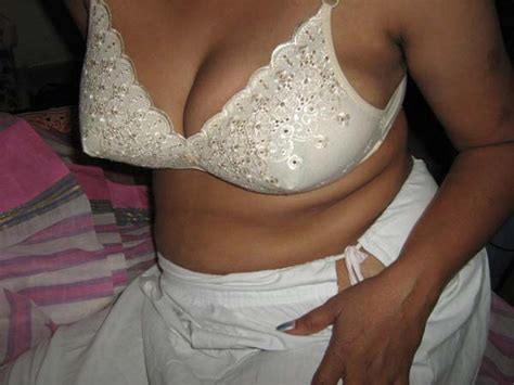 desi chuchi photos marwadi bhabhi ne saree khol ke boobs dikhaye