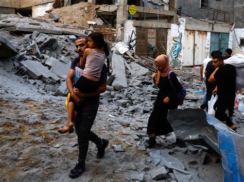 place  gaza residents  flee  israel declares war bombs