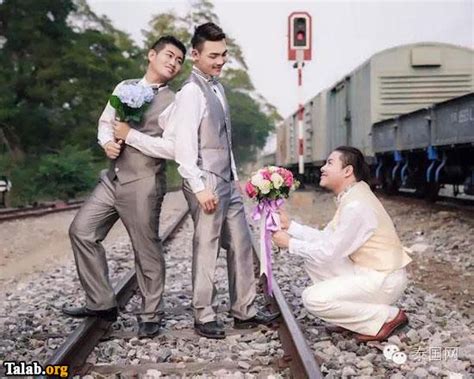 ازدواج سه مرد همجنسگرا با یکدیگر عکس