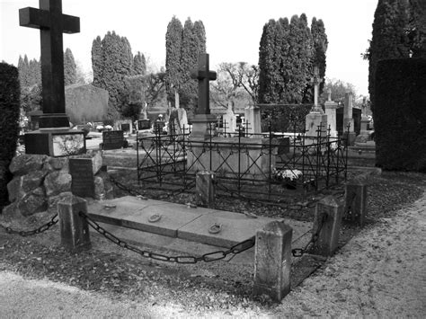 graveyard scenes   photo  freeimages