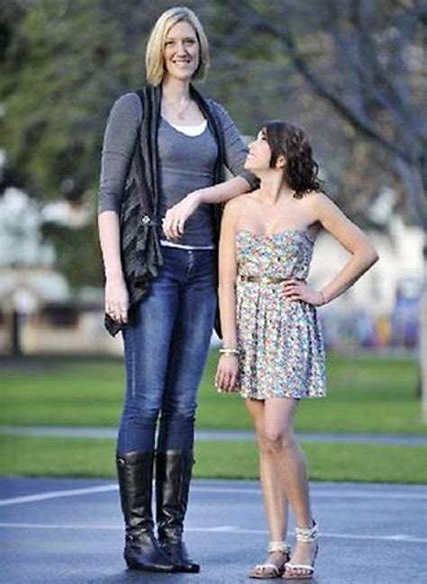 Tracey 202cm Vs Jasmine 164cm Tall Women Tall People Tall Girl