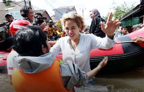Nikita Mirzani Sumbang Rp 20 Juta Untuk Korban Banjir Di Ciledug